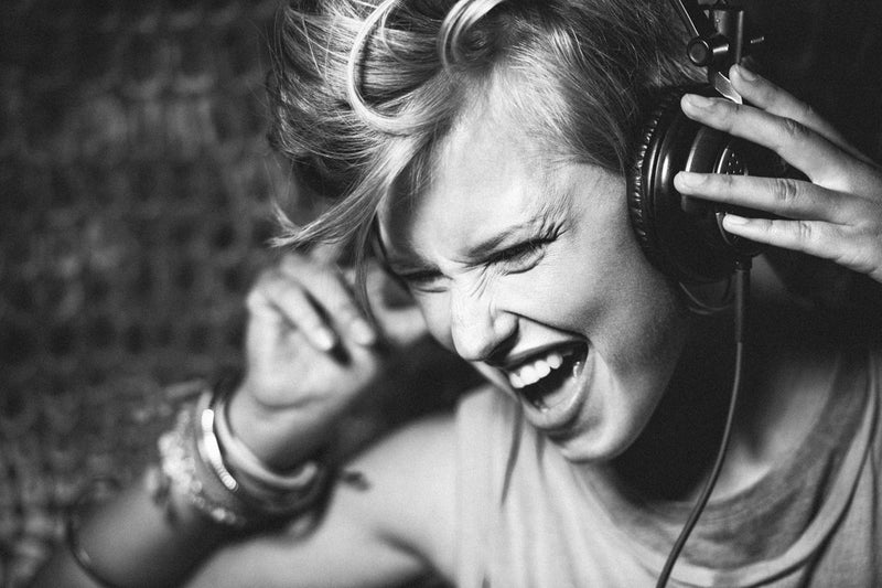 9 reasons why you should date a girl who listens to techno music